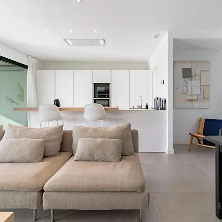 Lux Ground Floor In Mirador Apartment