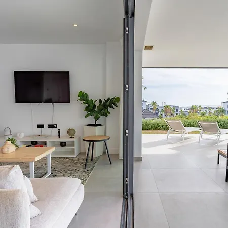 Lux Ground Floor In Mirador Apartment *